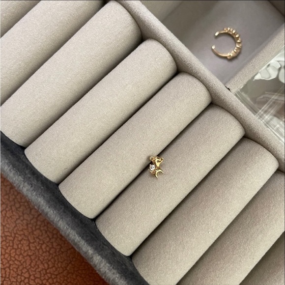 Solid gold 14k stamped deer Stud single earring - Picture 7 of 9